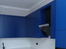 Синяя современная кухня